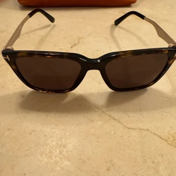 Tom Ford Garrett sunglasses
Garrett TF862 52E 54<017 145 *3
Brown - Picture 4 of 8